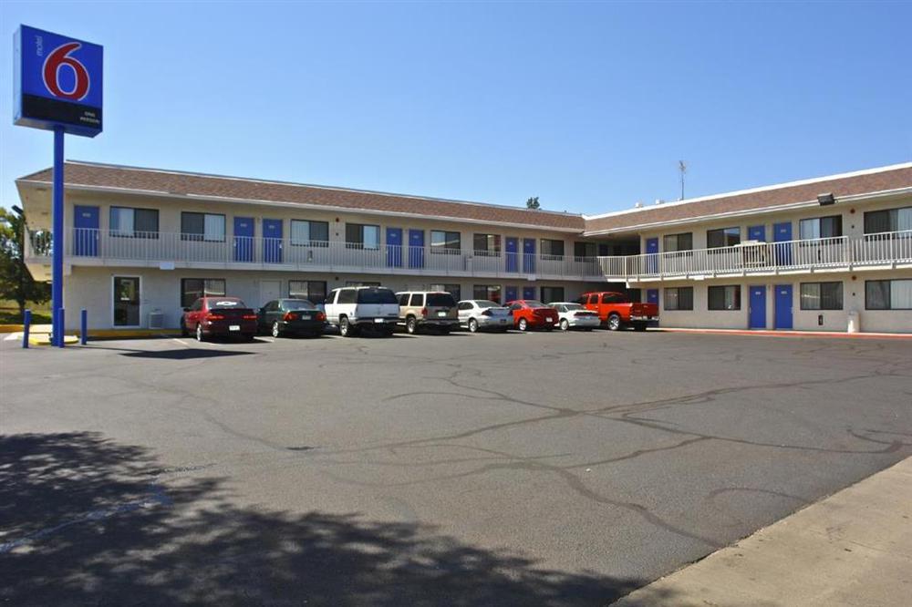 Park Inn By Radisson, Thornton Esterno foto